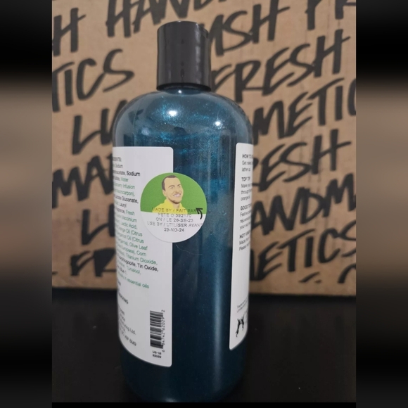 NEW LUSH Cosmetics BERRY BERRY CHRISTMAS Shower Gel 500 ml  / 16.9 oz - Picture 2 of 4